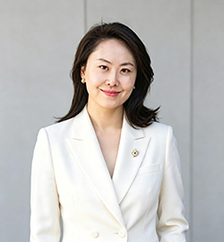 李华